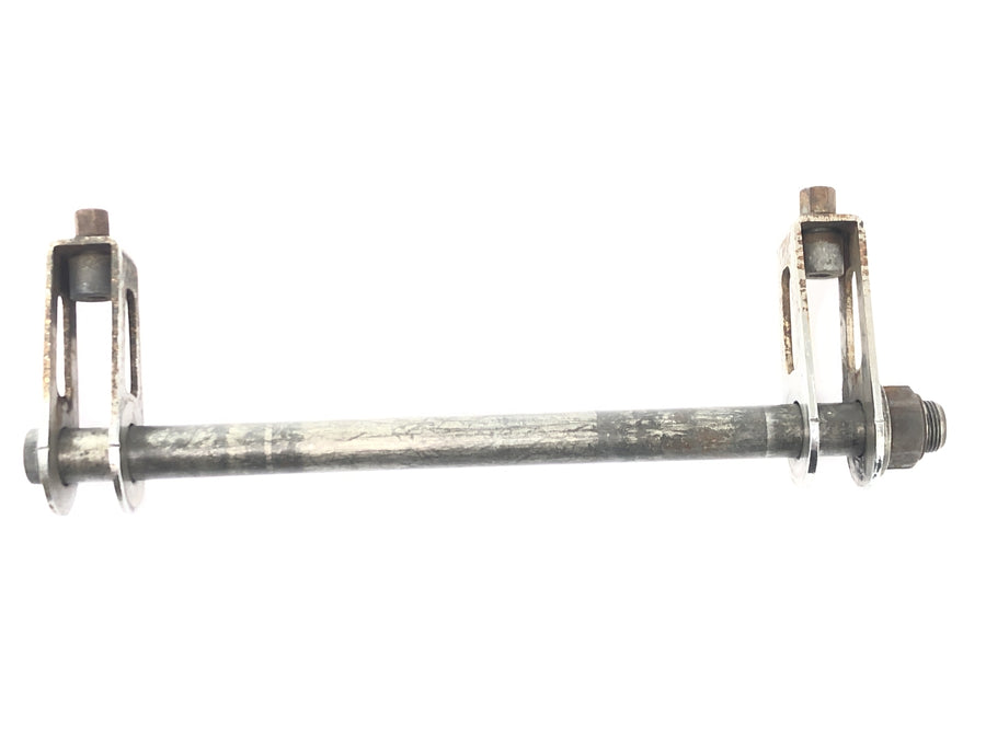 Suzuki GSX-R 1100 W GU75 C [1994] - Rear wheel axle axle with chain tensioner