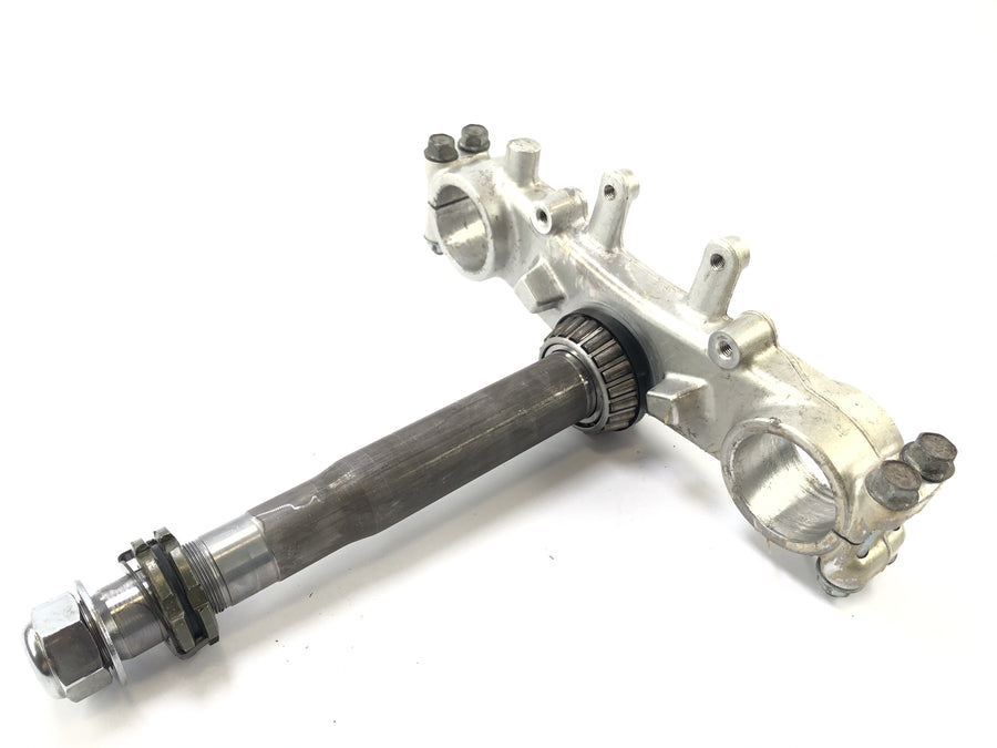 Yamaha DT 125 DE06 [2005] - lower triple clamp