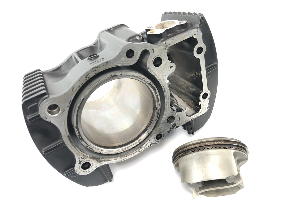 Suzuki VZ 1500 WVCU [2011] - cylindre avec cylindre à piston avant
