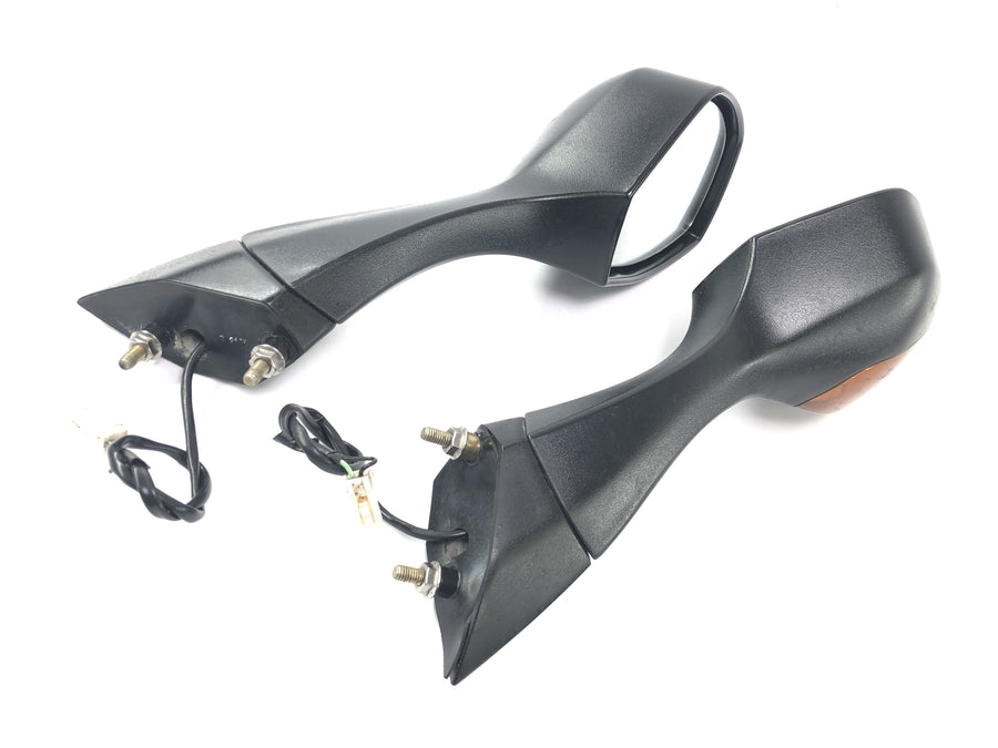 Triumph sprint ST 1050 [2005] - mirror flashing on the left and right turn signal
