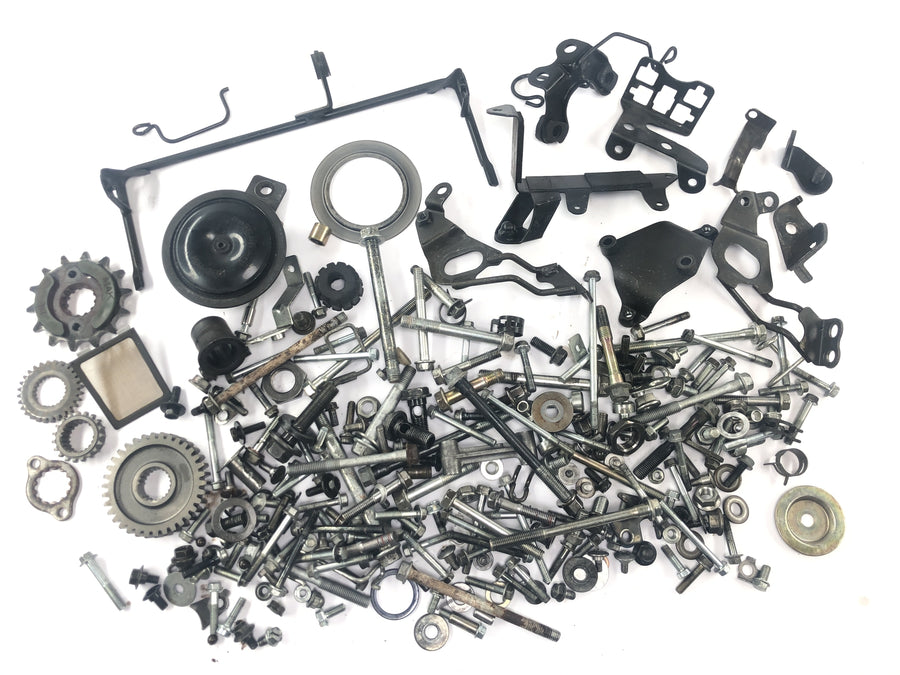 Honda FMX 650 RD12 [2006] - pièces restantes et vis petites pièces