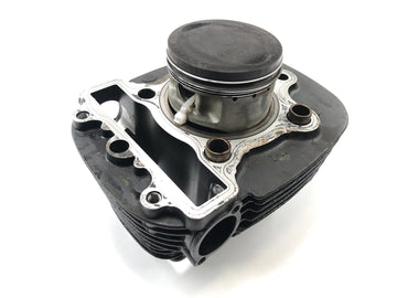 Yamaha XVS 650 Drag Star VM03 [2001] - cylinder with pistons behind