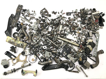 Suzuki GSX R 1100 GU74C [1987] - remaining parts and screws mixed lot of small parts
