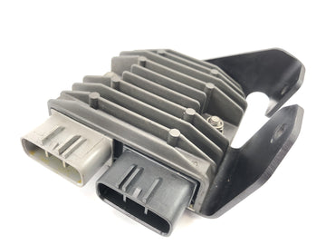 Triumph Street Triple R 675 D67LD [2010] - voltage regulator rectifier regulator FH012AB