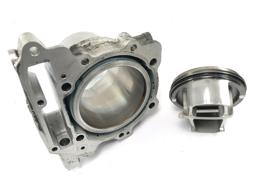 Aprilia RSV 1000 R [2004] - cylindre avec piston à l'avant