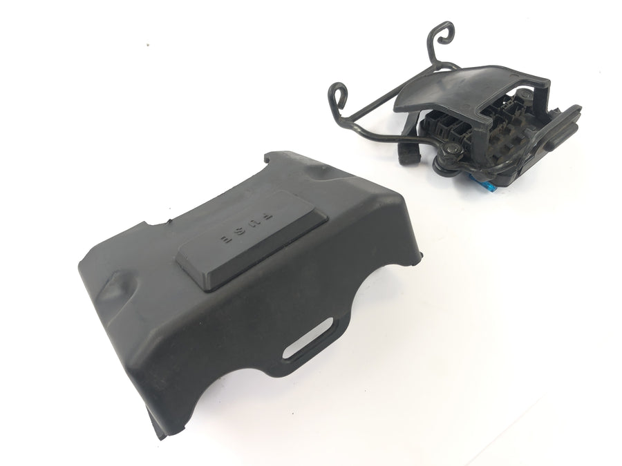 Honda CBX 650 E RC13 [1983] - Protection du support de capuchon de couverture du boîtier de la boîte à fusibles