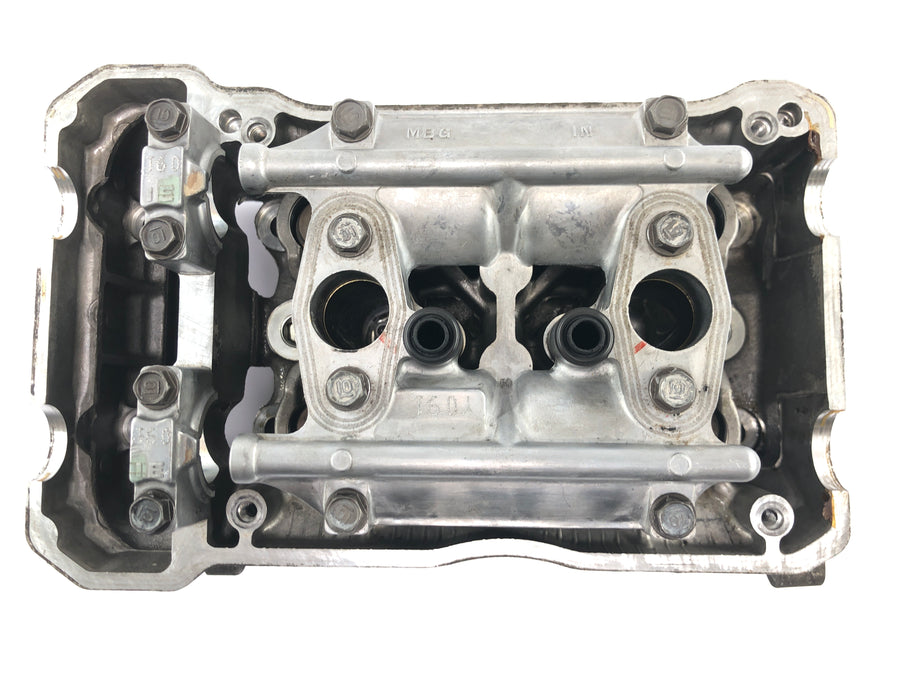 Honda VFR 800 FI RC46 [1999] - Cylinder head valve train combustion chamber engine head front