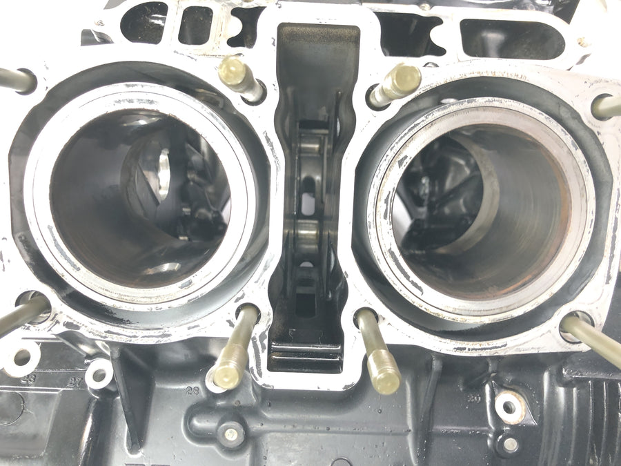 Yamaha V Max 1200 2LT [1998] - Engine block empty housing crankcase cylinder block with piston
