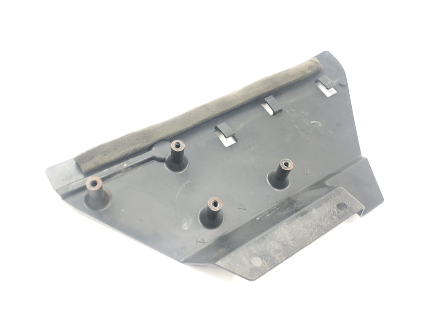 Yamaha YZF R1 RN04 [2001] - Engine cover ignition coil mount bracket