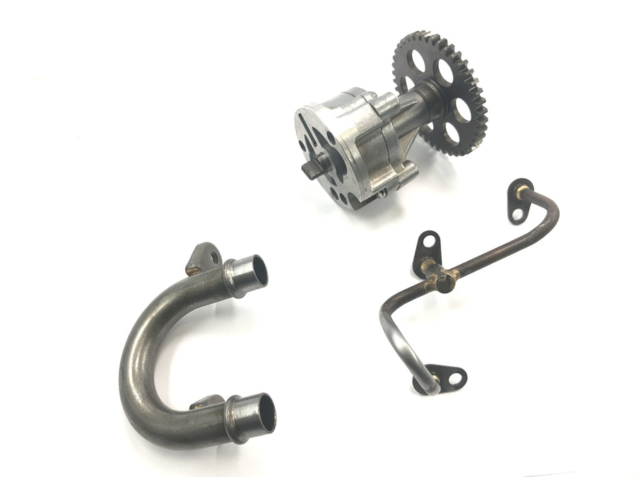 Yamaha GTS 1000 4FV [1997] - Oil pump with oil lines and pipes