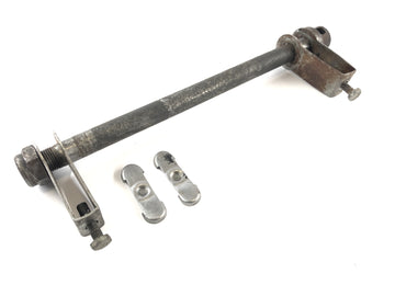 Triumph Bonneville T140V [1976] - rear axle axis with chain tensioner