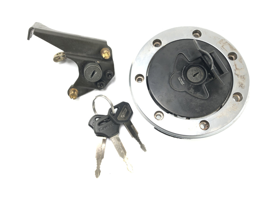 Kawasaki ZR7 ZR750F [1999] - fuel lid fuel cap.