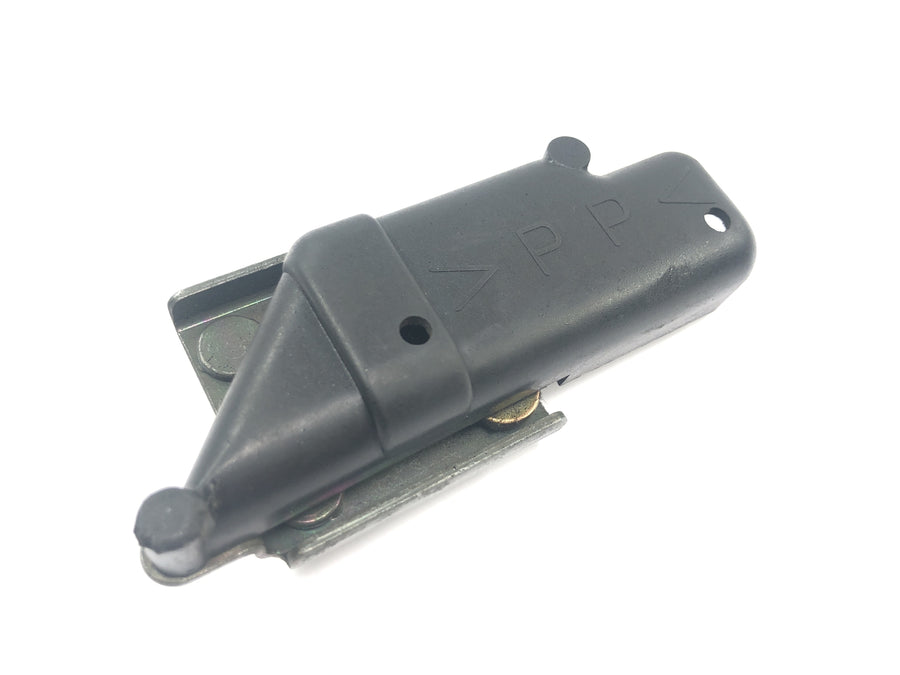 Yamaha YZF R1 RN04 [2001] - Seat lock rear seat lock