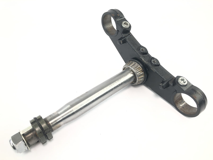 Yamaha MT 03 RM02 [2007] - Lower fork bridge, steering head clamp, steering head bridge at the front