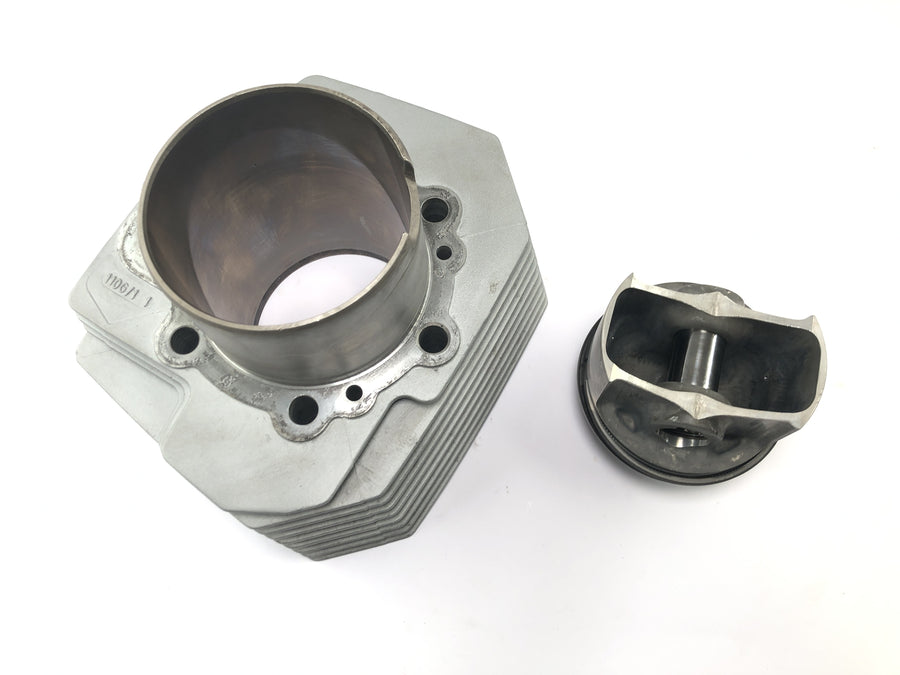 Moto Guzzi V11 Sport [1999] - cylinder with piston on the right