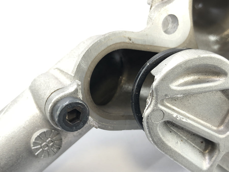Aprilia RSV4 1000 [2010] - Carter de pompe à eau défectueux