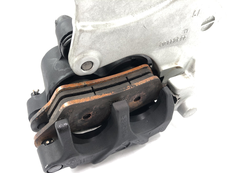 KTM 1050 Adventure [2017] - brake caliper at the back with anchor plate