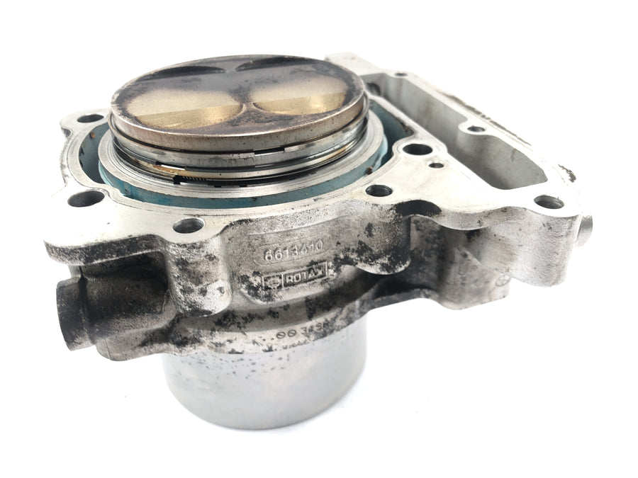 Aprilia RSV 1000 R [2004] - cylindre avec piston à l'avant