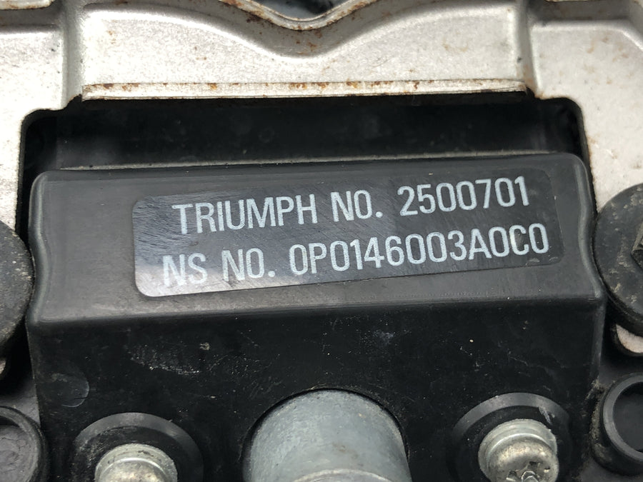 Triumph Daytona 900 T300D [1996] - Speedometer unit cockpit instruments speedometer tachometer