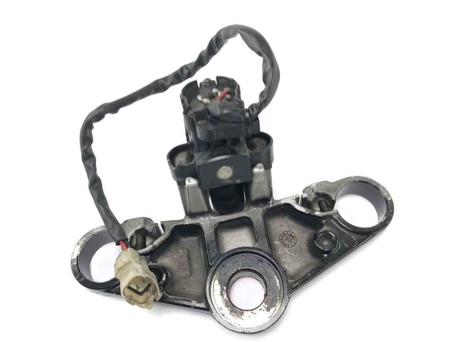 Honda NSR 125 JC22 [1998] - fork bridge at the top with ignition lock Tank cover lock set with key