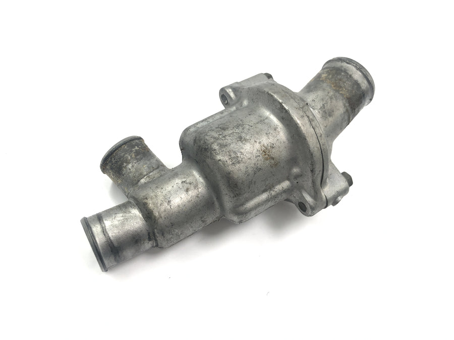 Yamaha YZF R1 RN04 [2001] - Boîtier de thermostat, distributeur de liquide de refroidissement, boîtier de liquide de refroidissement