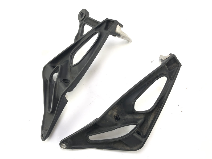 BMW K 1300 R K12S [2014] - Passenger footrests left and right with holder