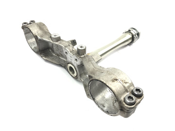 Yamaha YZF R1 RN04 [2001] - Pont de fourche sous le tube de direction