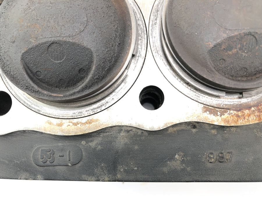 Kawasaki ZR7 ZR750F [1999] - cylinder with piston piston block