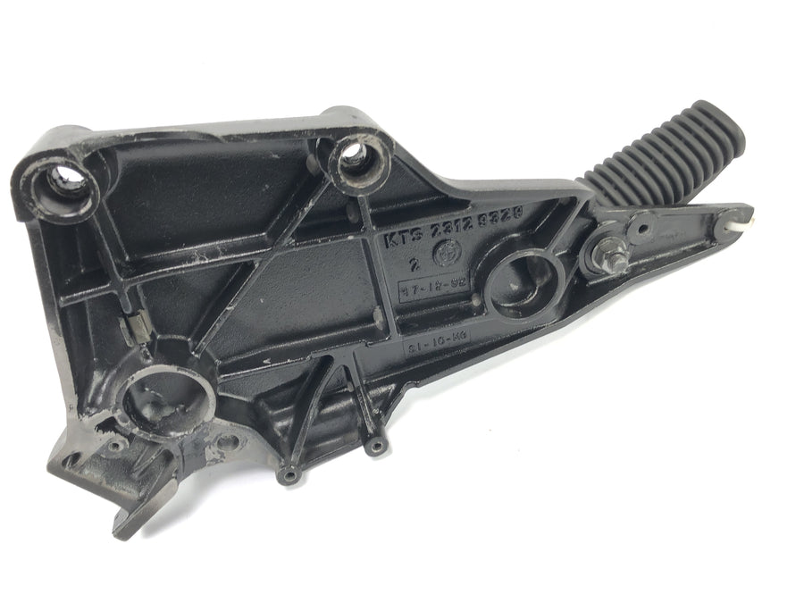 BMW K 1100 RS [1991] - Installation de repose-pied sur le repose-pieds droit