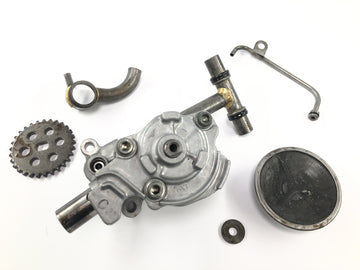Honda XRV 750 Africa Twin RD04 [1990] - Oil pump with drive wheel and oil strainer
