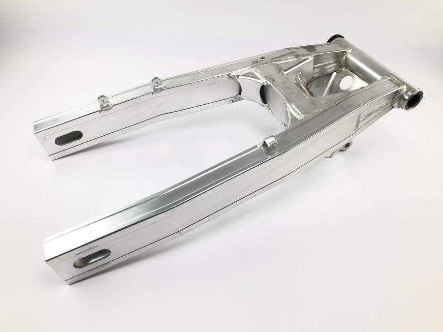 Suzuki GSX R 1100 GU74C [1987] - Swingarm rear wheel swing arm aluminum swingarm