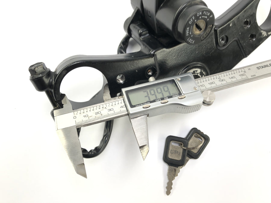 Kawasaki GPZ 1000 RX [1987] - Té de fourche supérieur 40 mm avec contacteur d'allumage