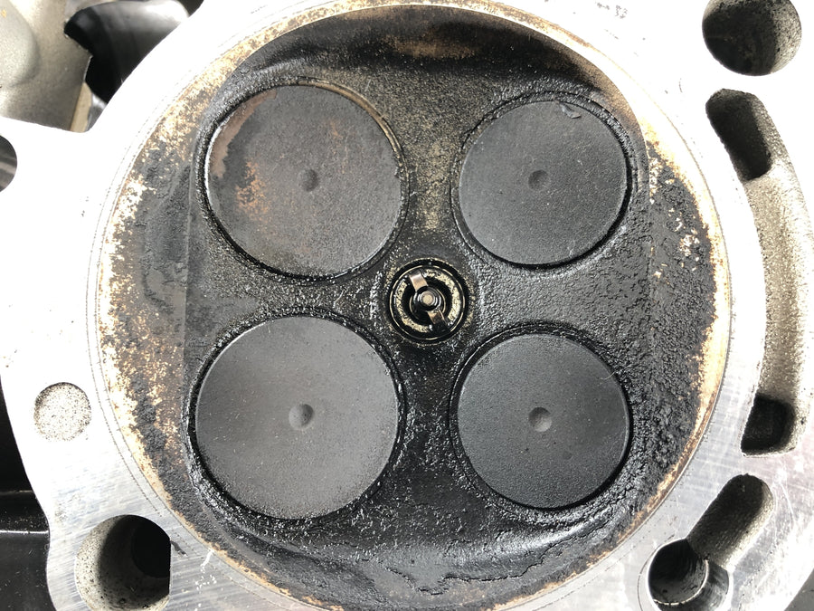 BMW R 1200 C 259c [1997] - cylinder head on the right with camshaft stone and camshaft