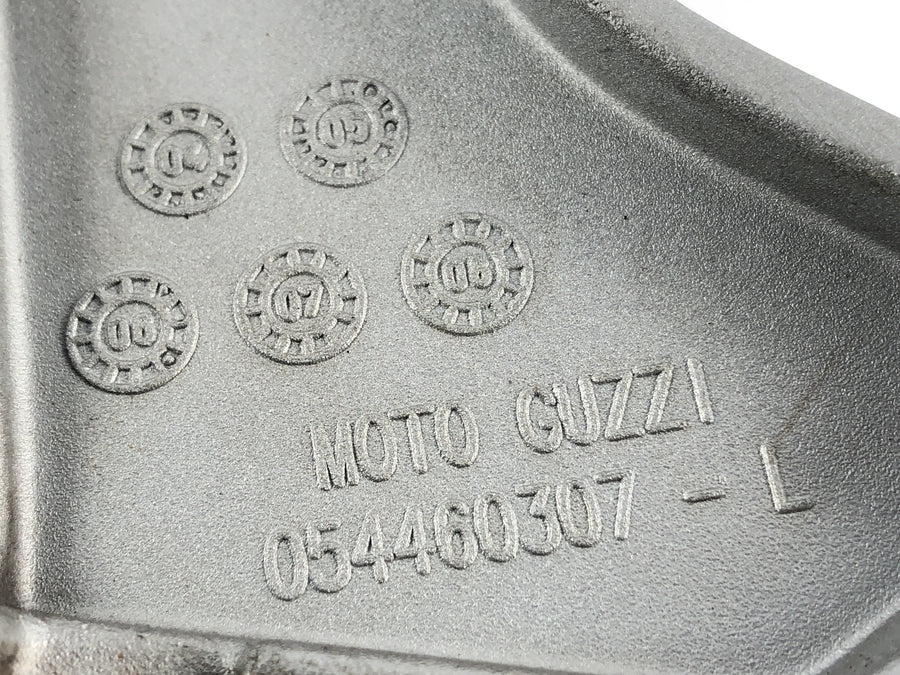 Moto Guzzi Norge 1200 [2006] - Assiette de repose-pied à gauche