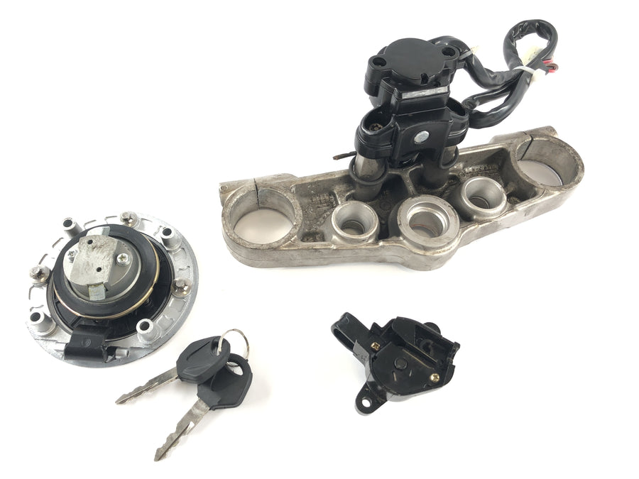Suzuki GSF 1200 S Bandit WVA9 [2003] - Schlosssatz mit Gabelbrücke oben Zündschloss Tankschloss