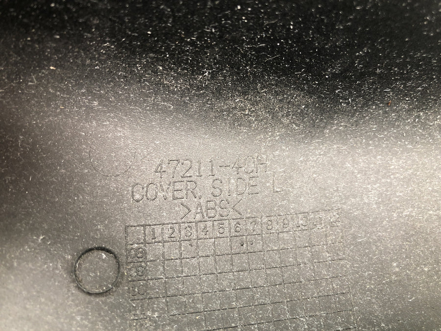 Suzuki VZ 1500 WVCU [2011] - Side cover cover side panel left Cover Side L