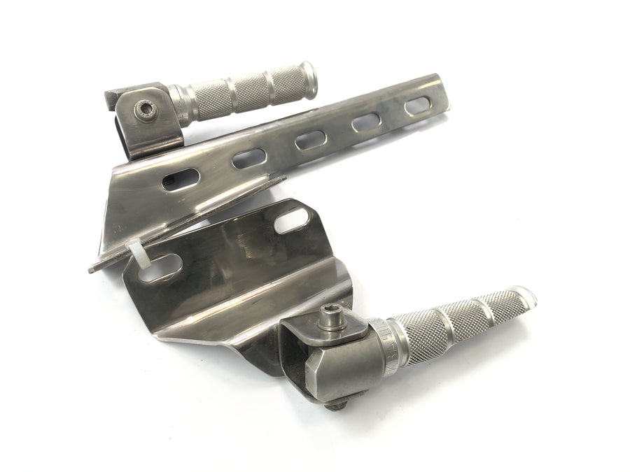 Triumph Speed ​​Triple T509 [1998] - passenger footrest system