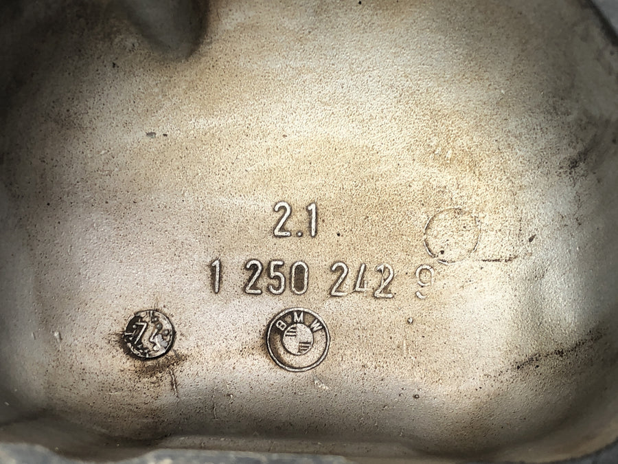 BMW R75/5 [1973] - valve lid on the right