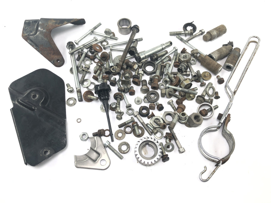 Yamaha DT 175 2K4 [1982] - leftover parts and screws mixed lot