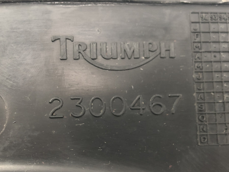 Triumph Daytona 900 T300D [1996] - Panneau intérieur du revêtement de cockpit à l'avant