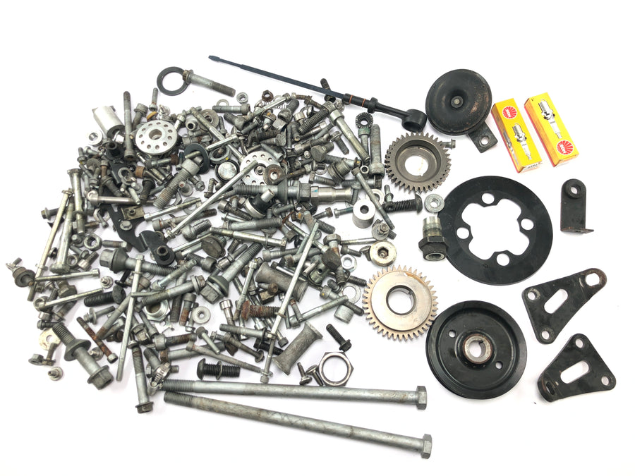 Moto Guzzi Stelvio 1200 8V LZ E 00 [2016] - remaining parts and screws mixed lot