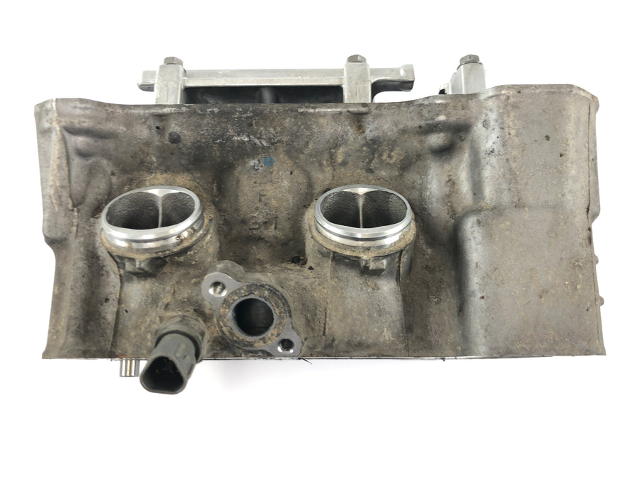 Honda VFR 800 FI RC46 [1999] - Cylinder head valve train combustion chamber engine head front