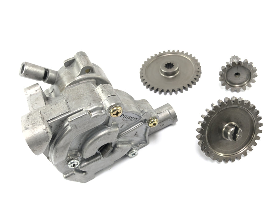 Triumph Daytona 900 T300 [1993] - oil pump with gears