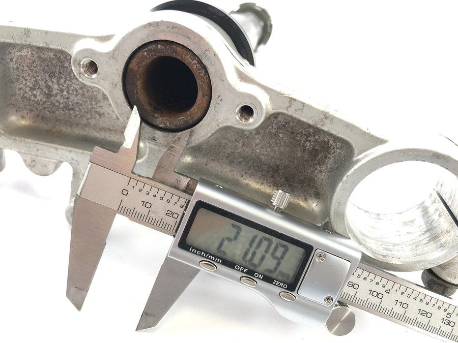 Yamaha DT 125 DE06 [2005] - lower triple clamp
