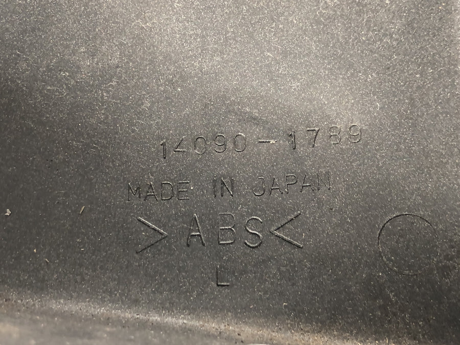 Kawasaki ZRX 1200 S ZRT20A [2001] - Panneau gauche du boîtier de filtre à air avec prise 12V