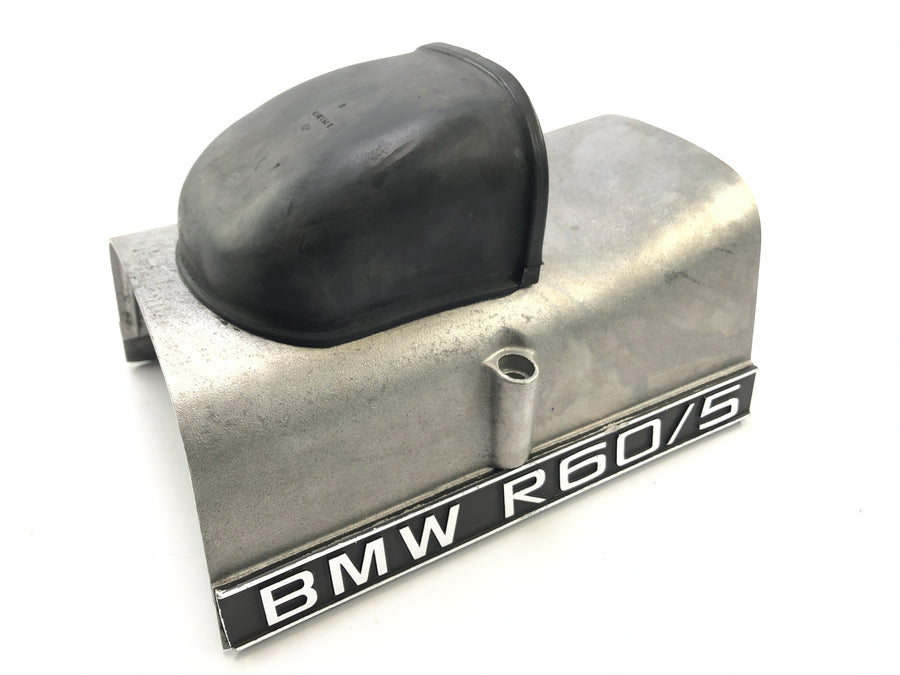 BMW R 60/5 [1973] - Couvercle de filtre à air au-dessus du capot moteur
