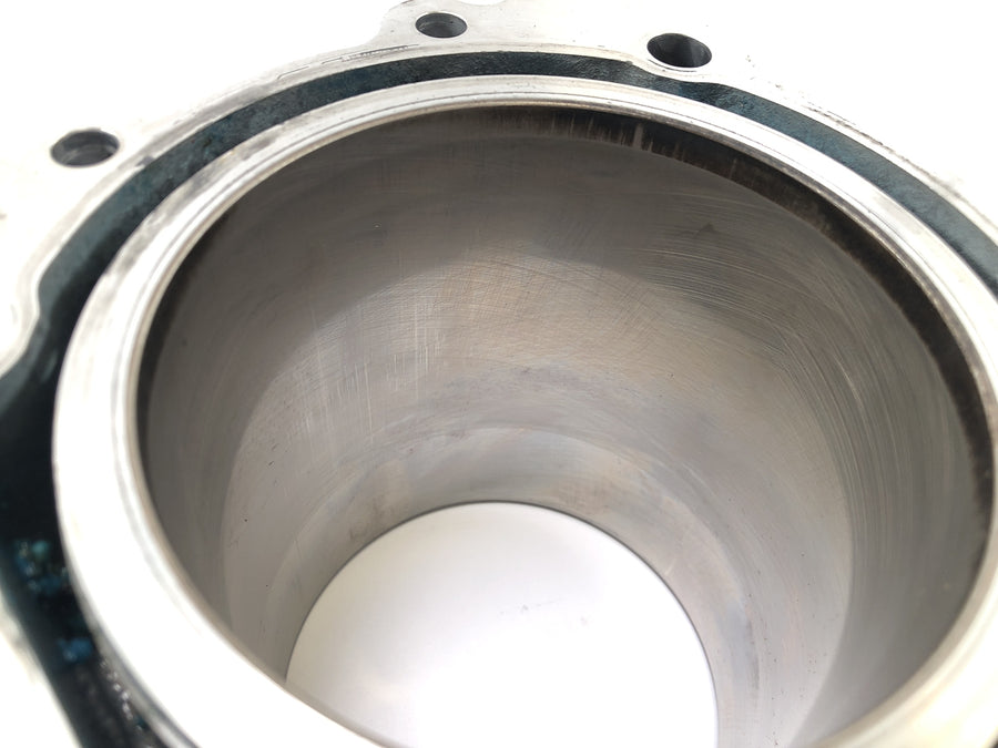 Aprilia RST 1000 Futura [2002] - cylinder with pistons in the back