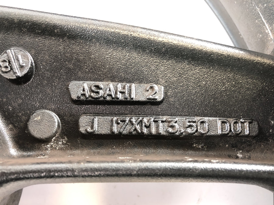 Kawasaki GPZ 1100 ZXT10E [1997] - front wheel rim in front of the front wheel rim