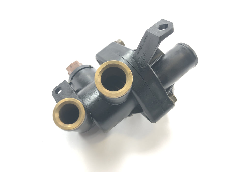 Triumph Tiger 955i 709EN [2003] - Thermostat housing coolant distributor cooling system