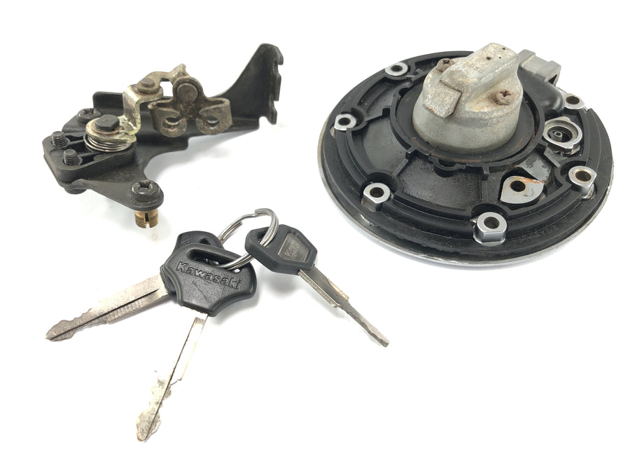 Kawasaki ZR7 ZR750F [1999] - fuel lid fuel cap.